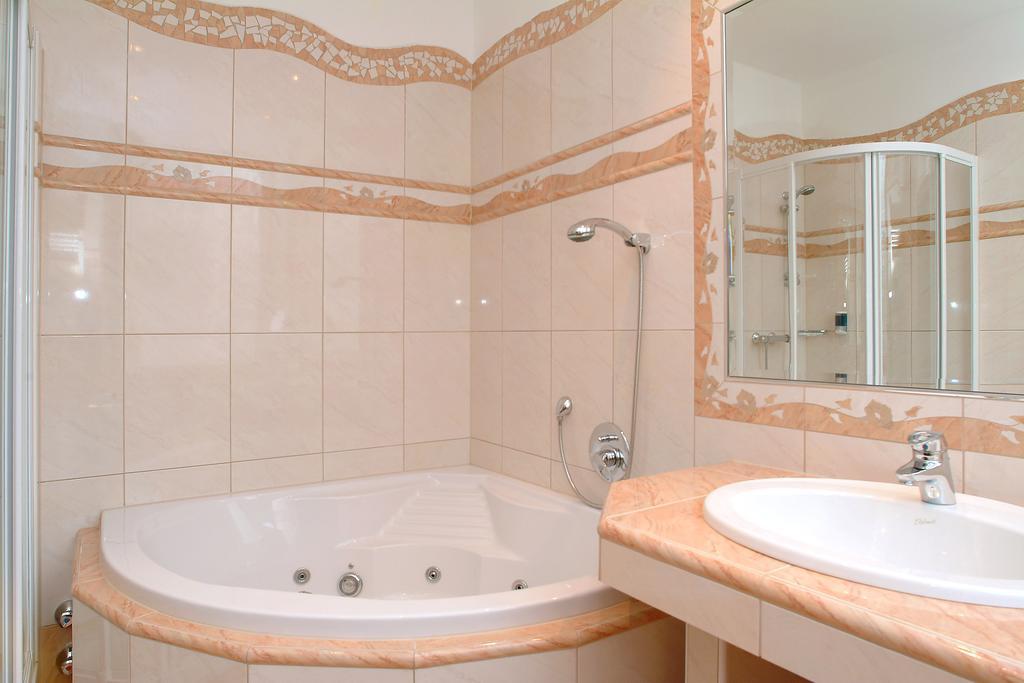 Altstadt Hotel Mosser Villach Buitenkant foto