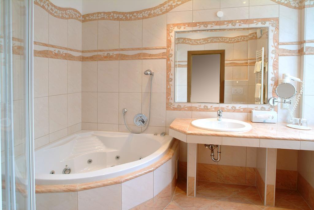 Altstadt Hotel Mosser Villach Buitenkant foto
